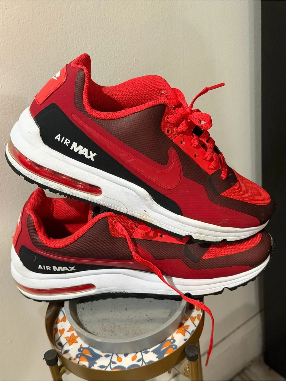 Nike Men’s Red and Black Low-Top Sneakers